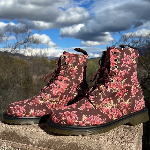New Dr. Martens Cherry Red Victorian Floral Toile de Jouy Boots - Picture 13 of 16